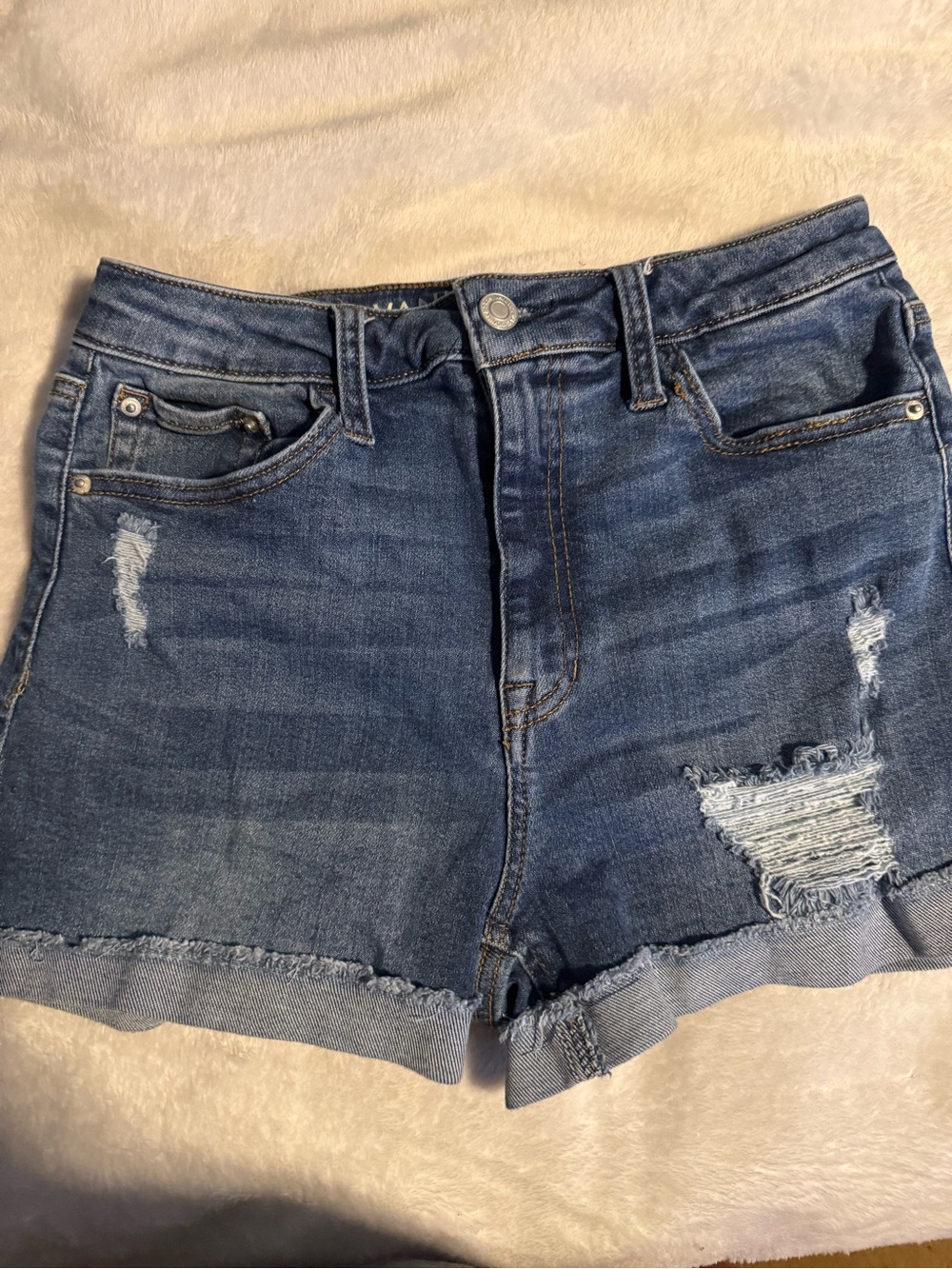 🏷️VANILLA STAR~High Rise Shortie Distressed Shorts